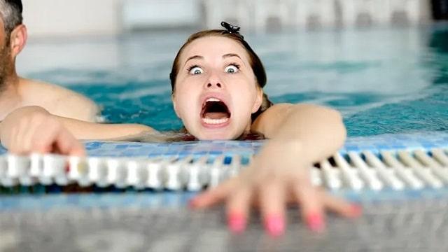 Aquaphobia Symptoms, Risk Factors & Treatment | Diseases List A-Z